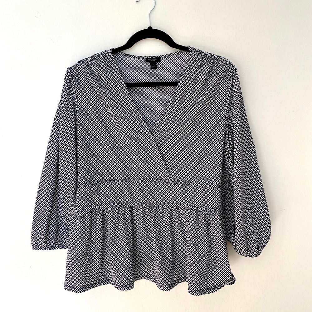 ✌️Ann Taylor faux wrap top